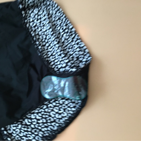 Coco Reef Villa Cheetah Solitaire V- Neck One Piece Swimsuit Size 14 / 38C - Picture 7 of 11